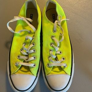 Converse Tennis Shoes